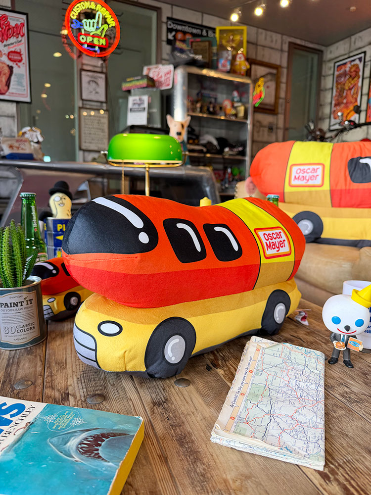 オスカーメイヤー　ウインナーモービル　ぬいぐるみ　（Mサイズ）　単品 ■ アメリカン雑貨 アメリカ雑貨 |  | 07