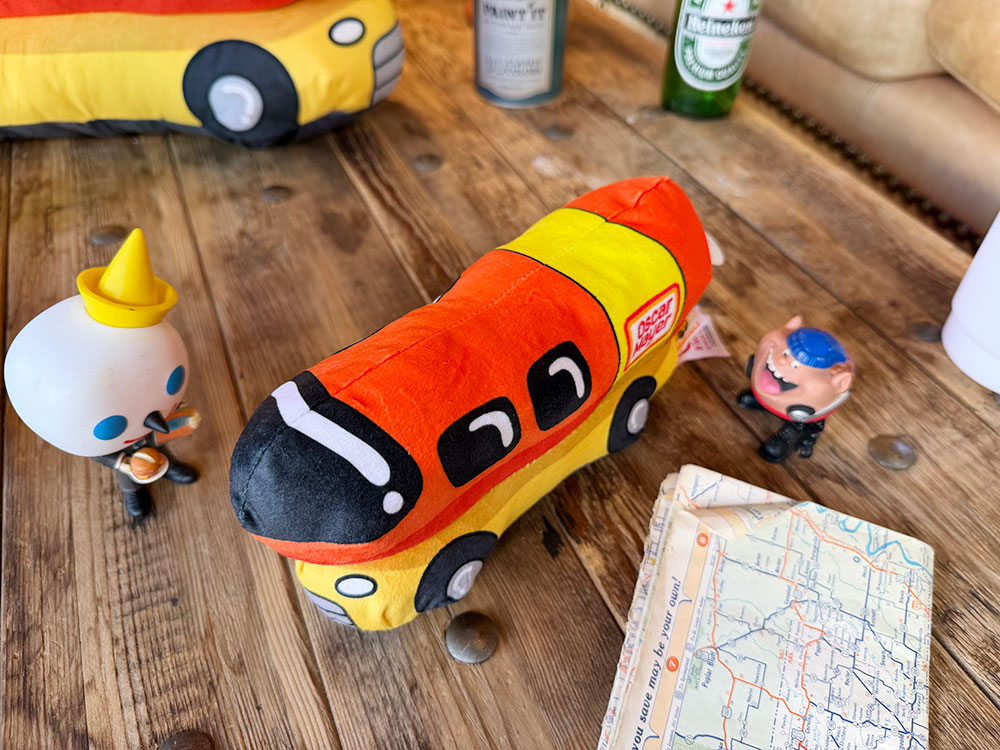 オスカーメイヤー　ウインナーモービル　ぬいぐるみ　（Sサイズ）　単品 ■ アメリカン雑貨 アメリカ雑貨 |  | 01