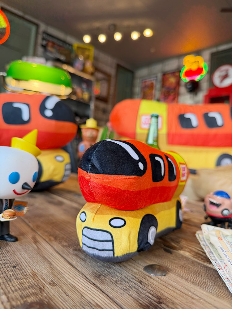 オスカーメイヤー　ウインナーモービル　ぬいぐるみ　（Sサイズ）　単品 ■ アメリカン雑貨 アメリカ雑貨 |  | 02