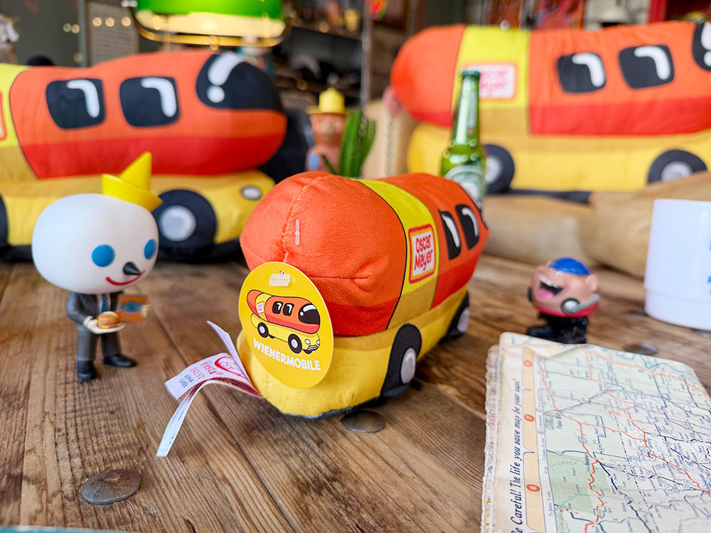 オスカーメイヤー　ウインナーモービル　ぬいぐるみ　（Sサイズ）　単品 ■ アメリカン雑貨 アメリカ雑貨 |  | 03