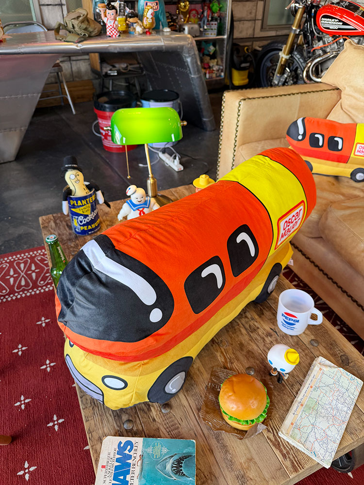 オスカーメイヤー ウインナーモービル ぬいぐるみ （Lサイズ） 単品 ■ アメリカン雑貨 アメリカ雑貨の画像