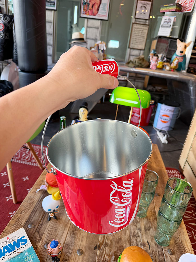 コカ・コーラ　コーク缶型ハンドル　ビバレッジ　バケツ ■ アメリカン雑貨 アメリカ雑貨 | Coca Cola | 04