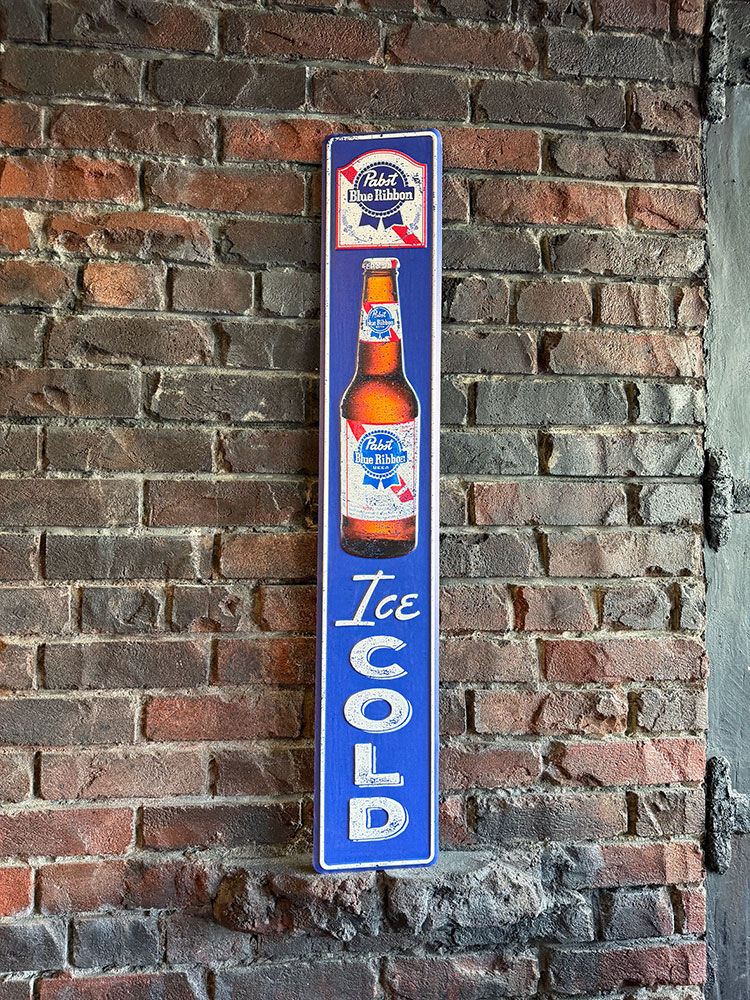 パブスト　ビアボトル　バーティカルサイン　ブリキ看板　エンボス　ティンサイン | 