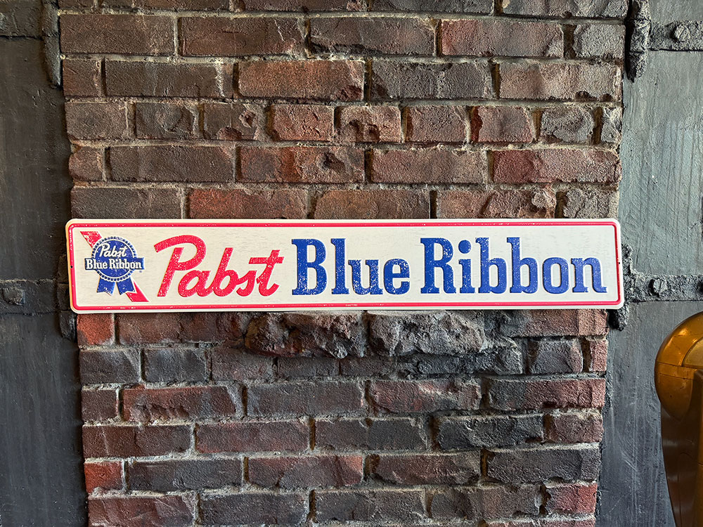 パブスト ブルーリボン　ストリートサイン　エンボス　ティンサイン　ブリキ看板 ■ アメリカン雑貨 アメリカ雑貨 | 