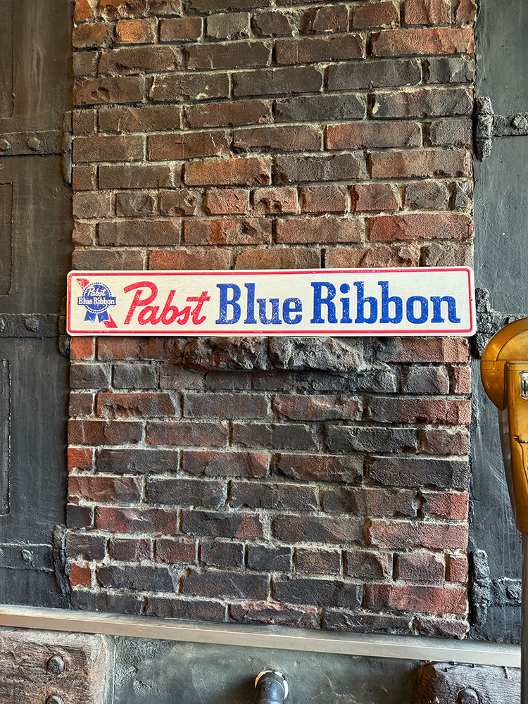 パブスト ブルーリボン　ストリートサイン　エンボス　ティンサイン　ブリキ看板 ■ アメリカン雑貨 アメリカ雑貨 |  | 03