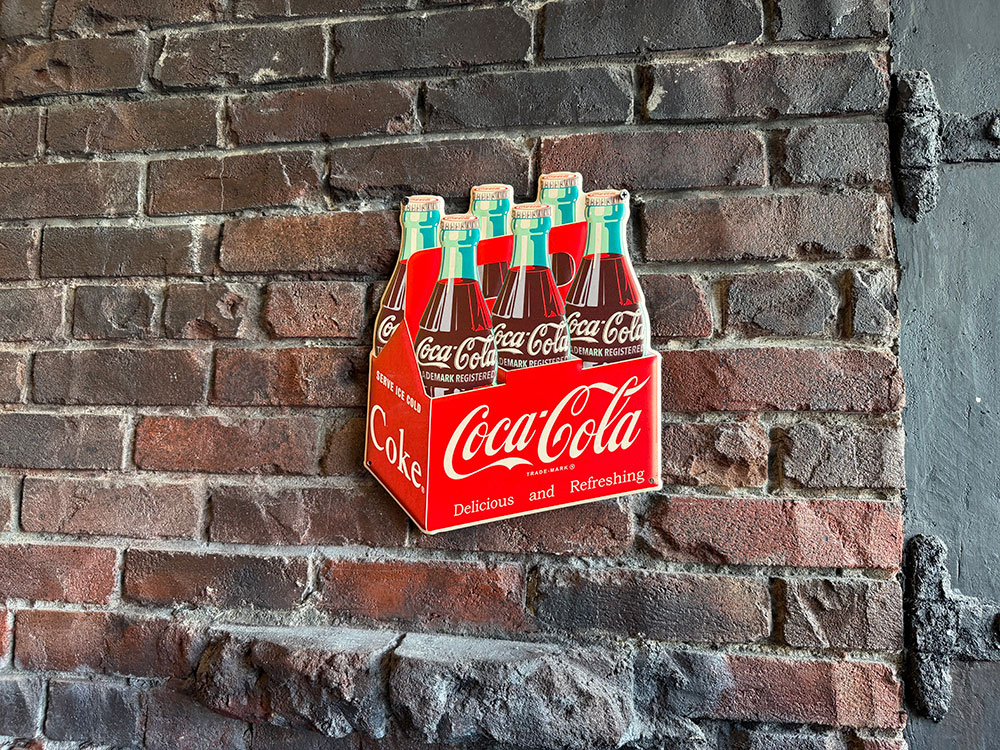 コカ・コーラ　6パック　ダイカット　エンボス　ティンサイン　ブリキ看板 ■ アメリカン雑貨 アメリカ雑貨 | Coca Cola | 02