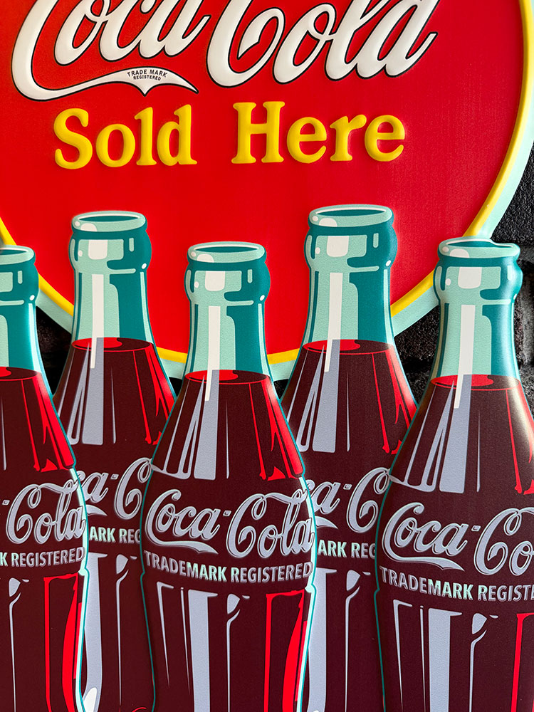 コカ・コーラ　ラウンドロゴ　＆　コンツアーボトル　ダイカット　エンボス　ティンサイン　ブリキ看板 ■ アメリカン雑貨 | Coca Cola | 01