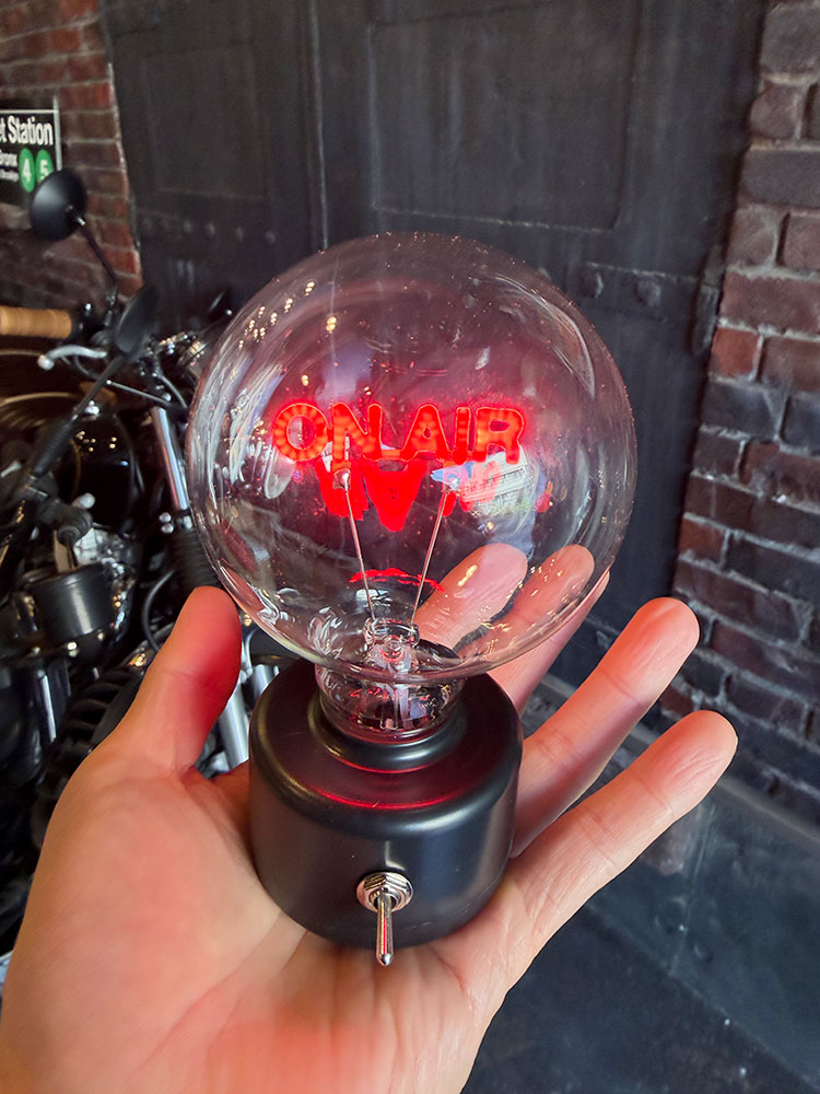 LED　バルブライト　（オンエアー/ON AIR）　単四電池＆USB電源の両方対応 ■ アメリカン雑貨 アメリカ雑貨 |  | 03