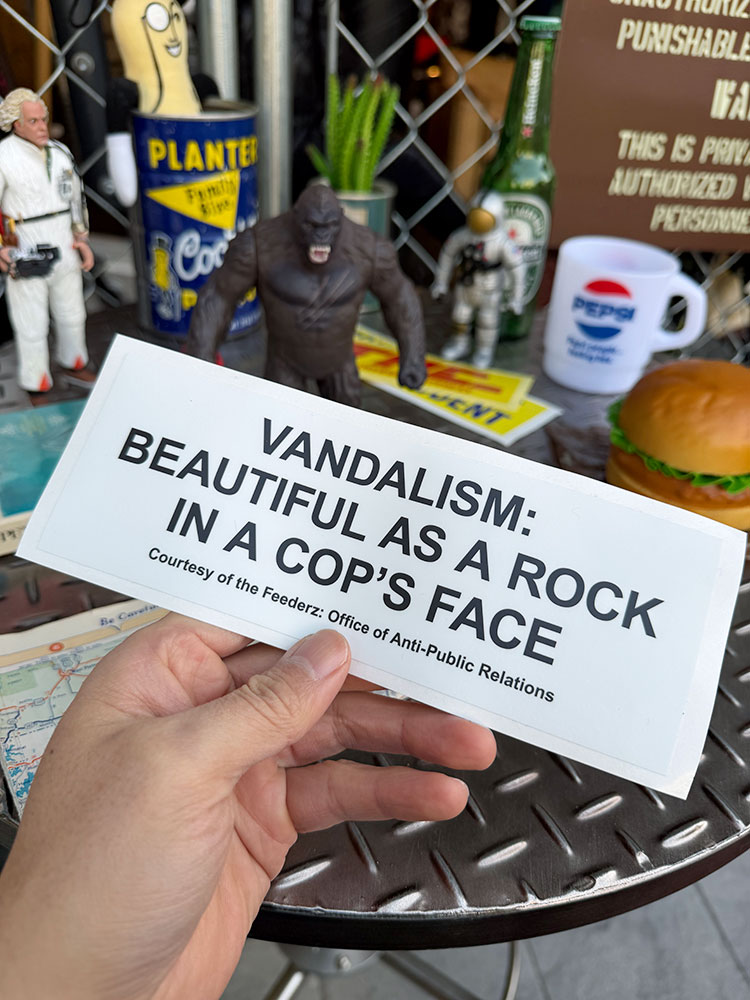 ニルヴァーナのカート・コバーンがギター貼ってた伝説の“問題児ステッカー” ■ アメリカン雑貨 アメリカ雑貨 |  | 01