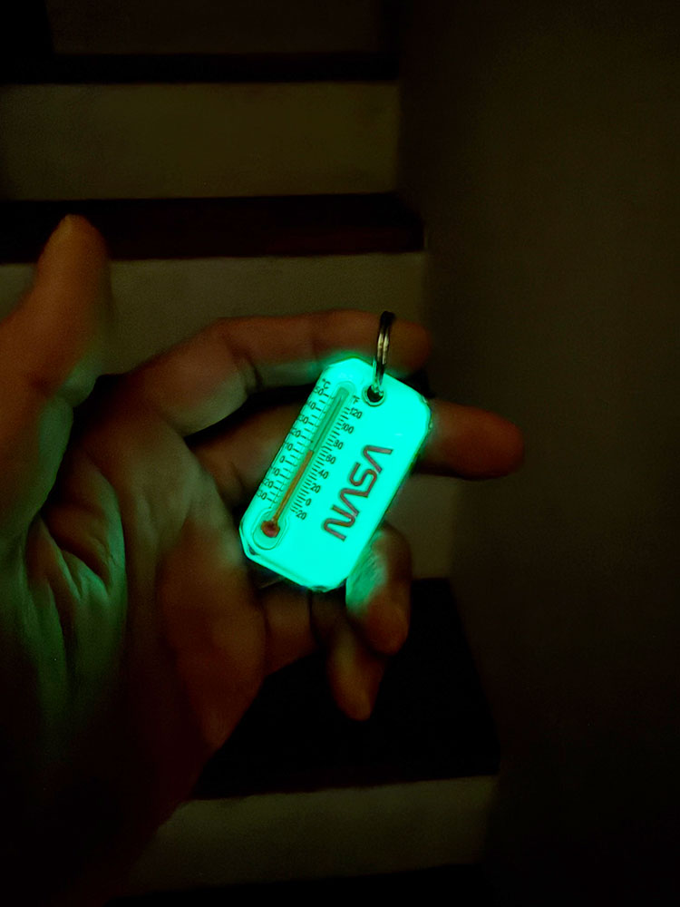 暗闇で光る！　蓄光仕様　NASA　オフィシャル　ルーマジップ　キーホルダー　温度計キーホルダー　■ アメリカン雑貨 アメリカ雑貨 |  | 03