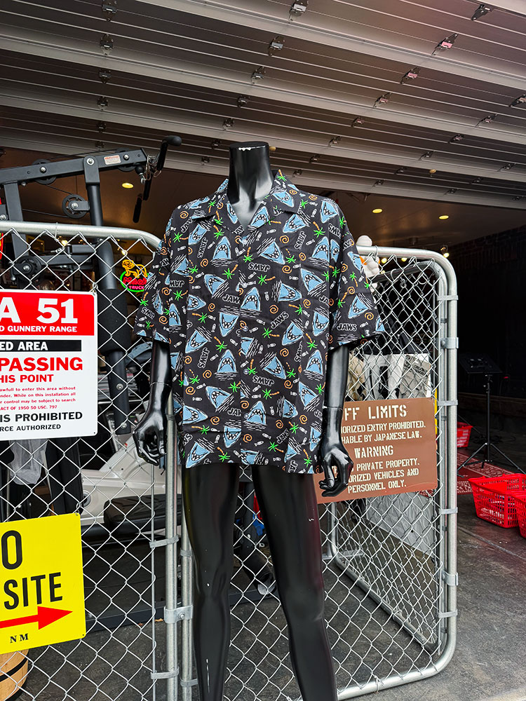 映画　ジョーズ　トロピカルシャーク　アロハシャツ　（LLサイズ）　※Lサイズは元々展開なし　キャラジャン |  | 02