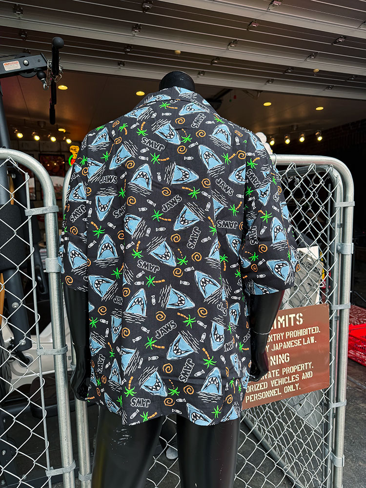 映画　ジョーズ　トロピカルシャーク　アロハシャツ　（LLサイズ）　※Lサイズは元々展開なし　キャラジャン |  | 03