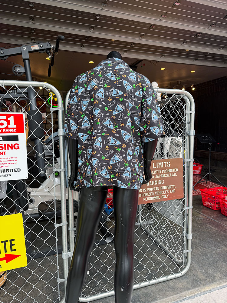 映画　ジョーズ　トロピカルシャーク　アロハシャツ　（LLサイズ）　※Lサイズは元々展開なし　キャラジャン |  | 04