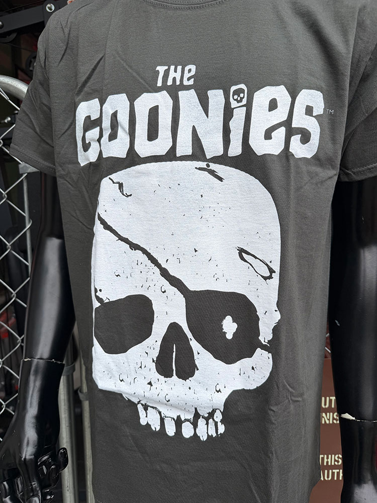 映画　グーニーズ　海賊ウィリー　スカル＆ロゴ　オフィシャル　Tシャツ　公式グッズ ■ アメリカン雑貨 アメリカ雑貨 |  | 01
