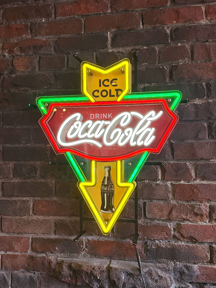コカ・コーラ　昔のネオン管風　LEDサイン　（アローカット）　ネオLEDサイン ■ アメリカン雑貨 アメリカ雑貨 | Coca Cola