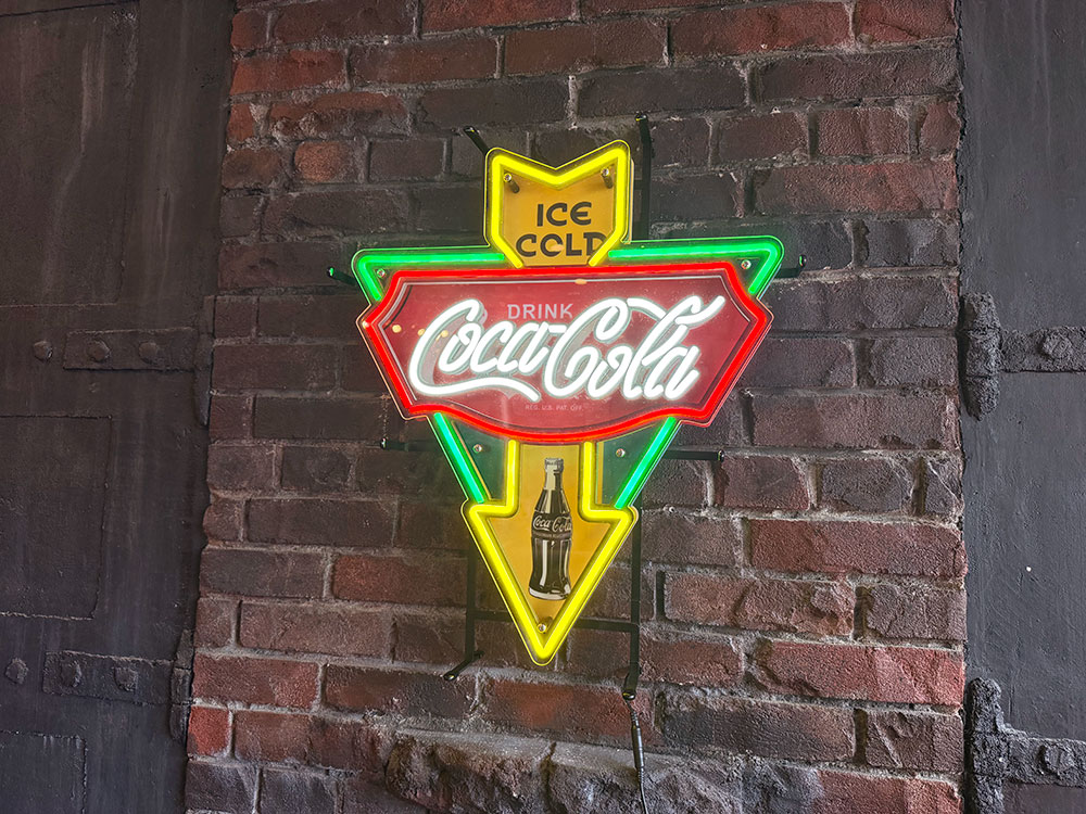 コカ・コーラ　昔のネオン管風　LEDサイン　（アローカット）　ネオLEDサイン ■ アメリカン雑貨 アメリカ雑貨 | Coca Cola | 07