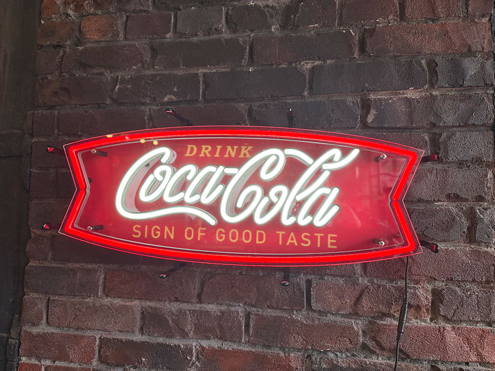 コカ・コーラ　昔のネオン管風　LEDサイン　（フィッシュテール）　ネオLEDサイン ■ アメリカ雑貨 アメリカン雑貨 | Coca Cola