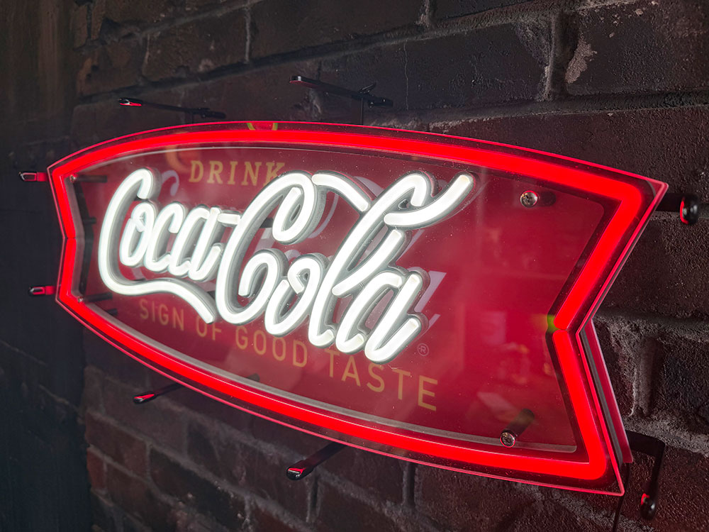 コカ・コーラ　昔のネオン管風　LEDサイン　（フィッシュテール）　ネオLEDサイン ■ アメリカ雑貨 アメリカン雑貨 | Coca Cola | 02