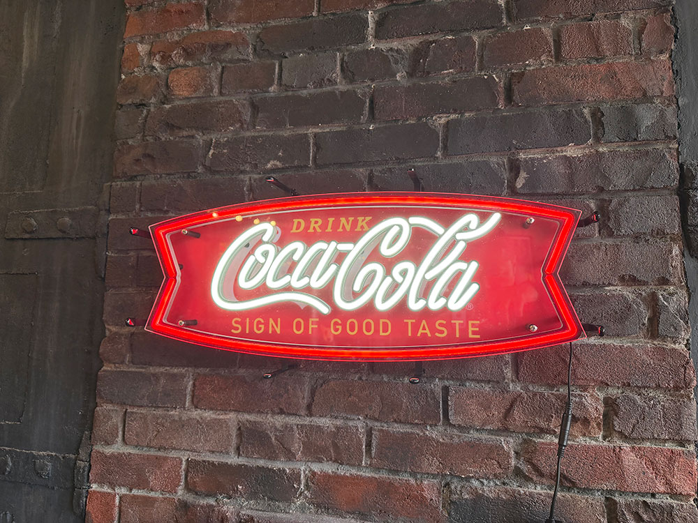 コカ・コーラ　昔のネオン管風　LEDサイン　（フィッシュテール）　ネオLEDサイン ■ アメリカ雑貨 アメリカン雑貨 | Coca Cola | 10