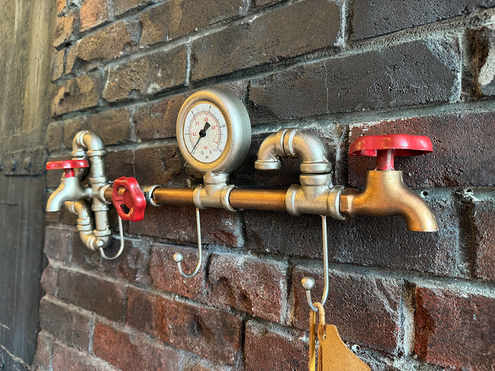 スチームパンク　インダストリアル　ウォール3フック　（シルバー×レッド） ■ アメリカン雑貨 アメリカ雑貨 |  | 08