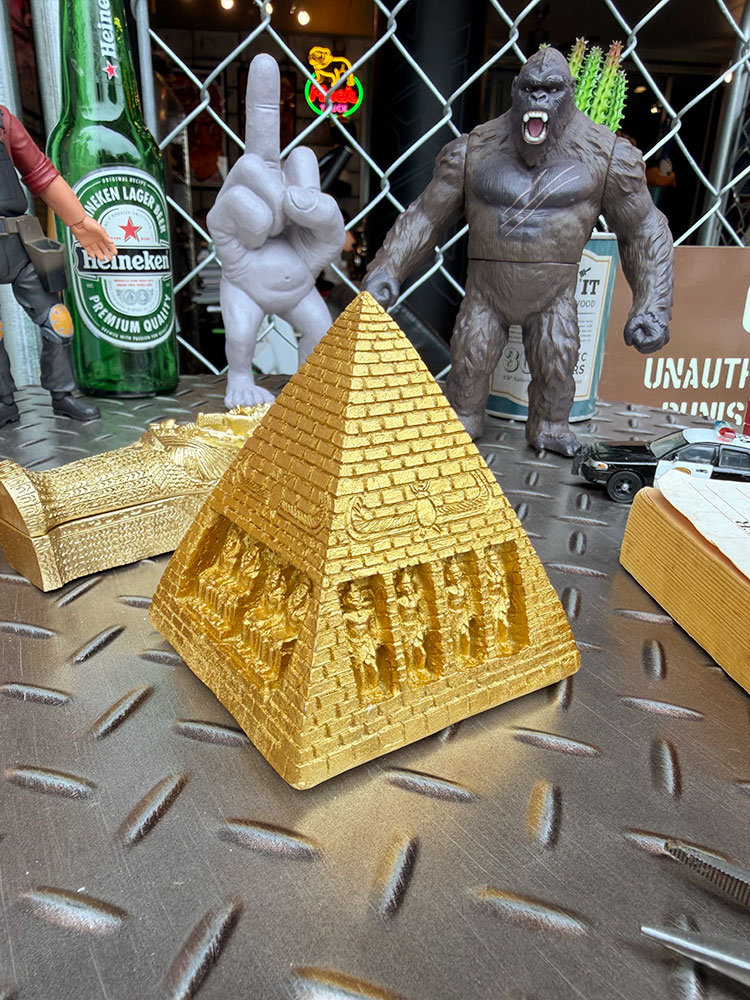 黄金ピラミッド　ポリレジン　オブジェ ■ アメリカン雑貨 アメリカ雑貨 | 