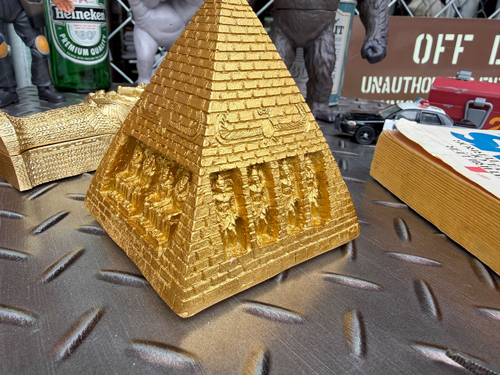 黄金ピラミッド　ポリレジン　オブジェ ■ アメリカン雑貨 アメリカ雑貨 |  | 02