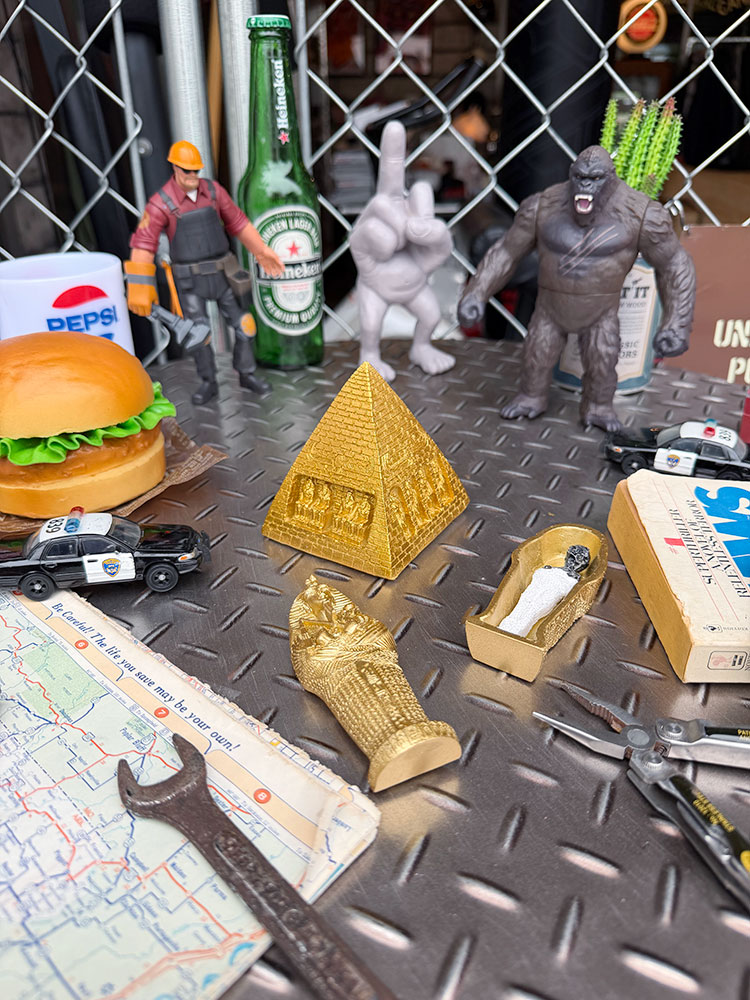 黄金ピラミッド　ポリレジン　オブジェ ■ アメリカン雑貨 アメリカ雑貨 |  | 03