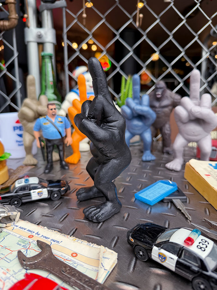 Xフィンガーマン　ポリレジン　フィギュア　（ブラック） ■ アメリカン雑貨 アメリカ雑貨 |  | 02