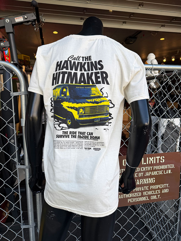 Netflixドラマ　ストレンジャーシングス　WSQK - The Squawk 94.5 FM　オフィシャル　Tシャツ　公式グッズ | 