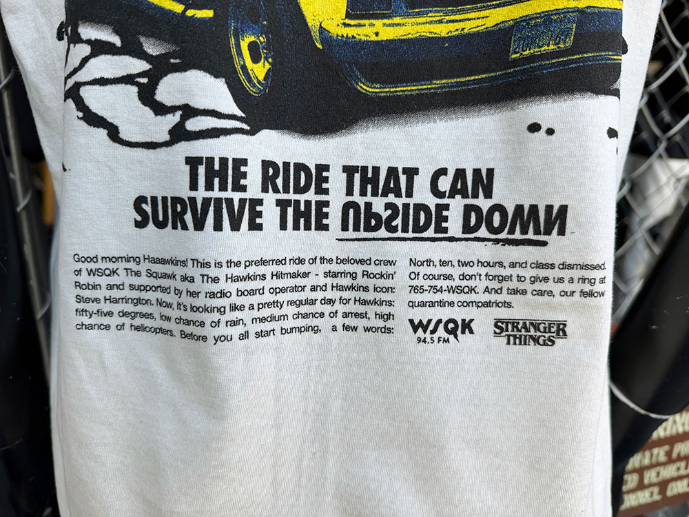 Netflixドラマ　ストレンジャーシングス　WSQK - The Squawk 94.5 FM　オフィシャル　Tシャツ　公式グッズ |  | 04