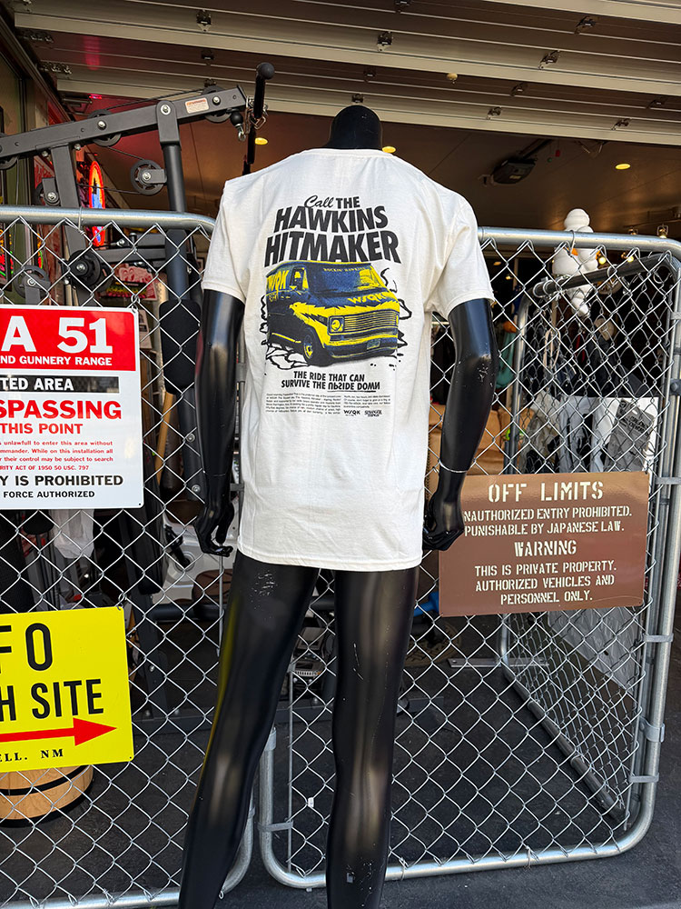 Netflixドラマ　ストレンジャーシングス　WSQK - The Squawk 94.5 FM　オフィシャル　Tシャツ　公式グッズ |  | 05