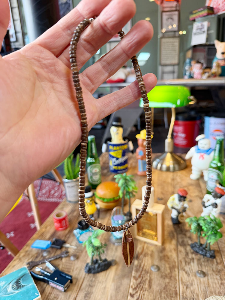 ハワイアン　ココナッツビーズ　クラシック　サーフボード　ネックレス ■ アメリカン雑貨 アメリカ雑貨 |  | 03