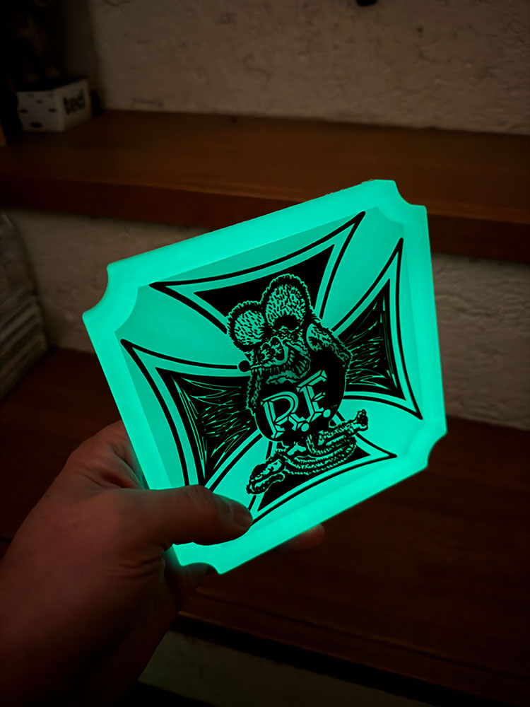 暗闇で光る！蓄光仕様　ラットフィンク　ラバートレイ　（アイアンクロス） ■ アメリカン雑貨 アメリカ雑貨 | RAT FINK | 01