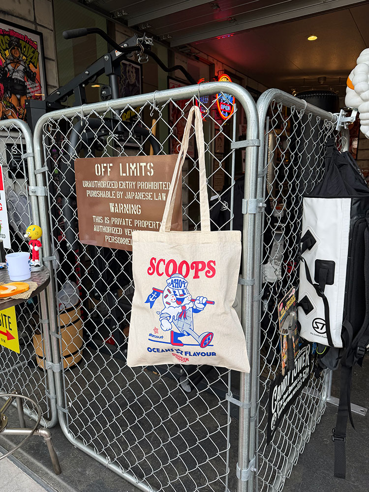 Netflixドラマ　ストレンジャーシングス　スクープス・アホイ　オフィシャル　トートバッグ　公式グッズ ■ アメリカン雑貨 アメリカ雑貨 |  | 02