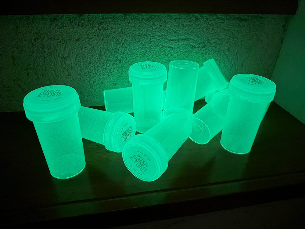 暗闇で光る！　蓄光仕様　アメリカのピルケース　グローインザダーク　（Lサイズ）　単品 ■ アメリカン雑貨 アメリカ雑貨 |  | 01