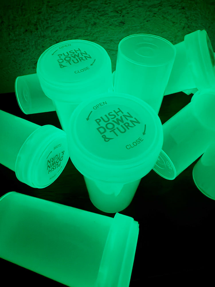 暗闇で光る！　蓄光仕様　アメリカのピルケース　グローインザダーク　（Lサイズ）　単品 ■ アメリカン雑貨 アメリカ雑貨 |  | 02