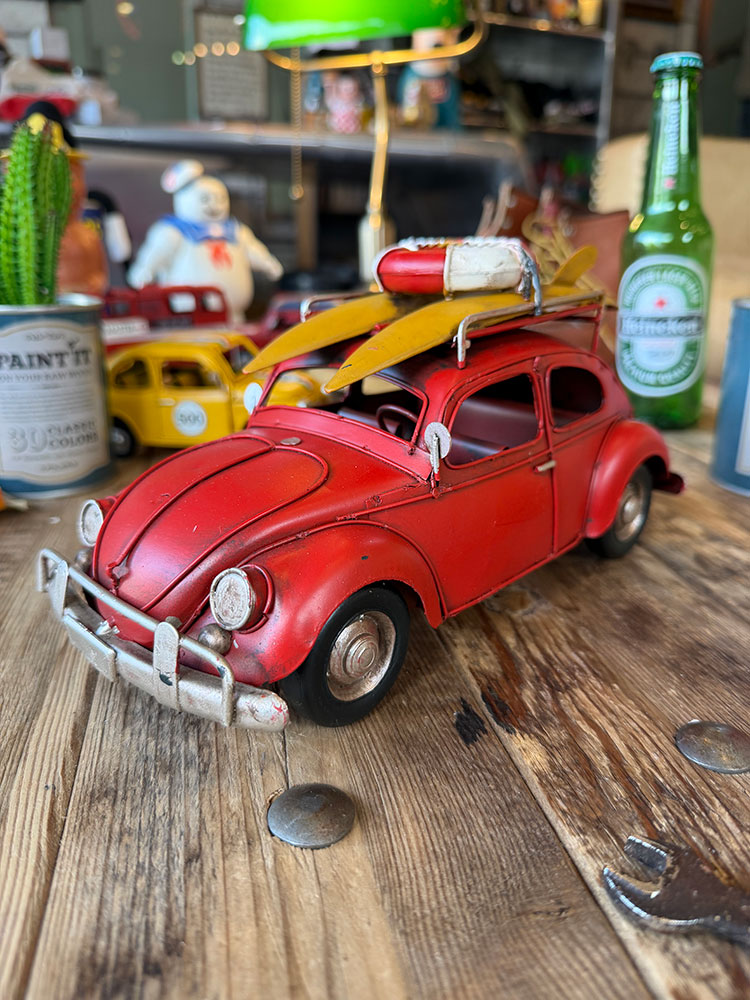 サーフビートル　ブリキオブジェ　（レッド） ■ アメリカン雑貨 アメリカ雑貨 | 