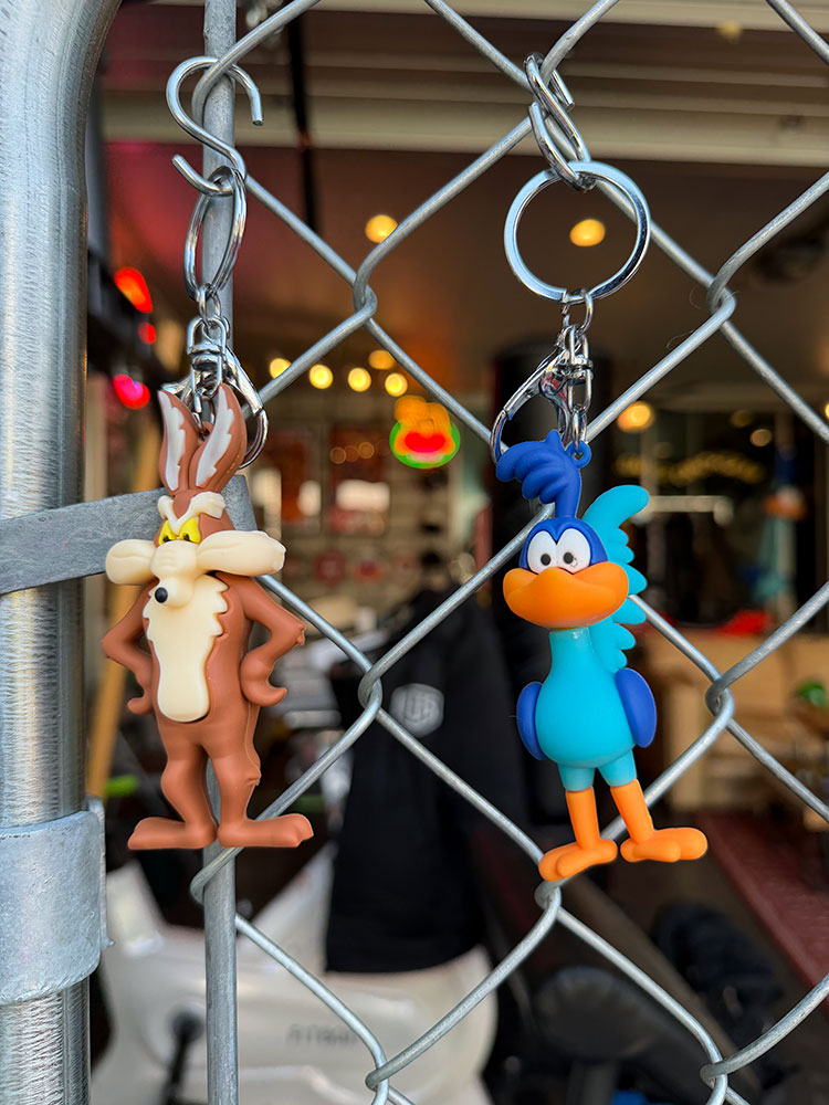 ロードランナー　＆　ワイリーコヨーテ　PVC フィギュア　キーホルダー　（2体セット） ■ アメリカン雑貨 アメリカ雑貨 | 