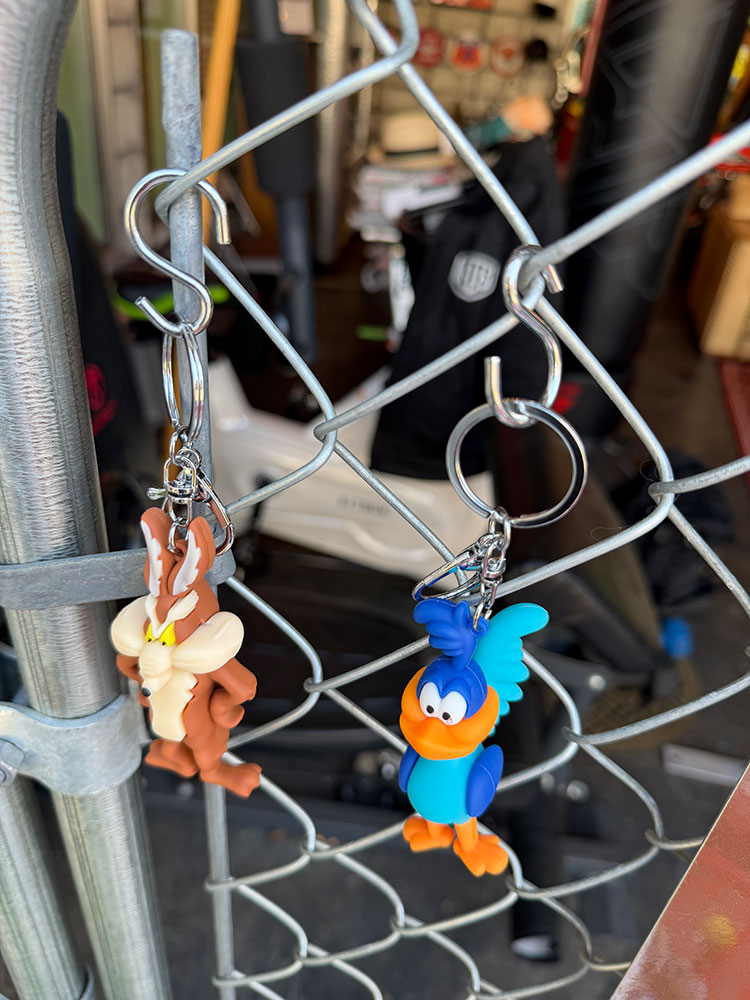 ロードランナー　＆　ワイリーコヨーテ　PVC フィギュア　キーホルダー　（2体セット） ■ アメリカン雑貨 アメリカ雑貨 |  | 01