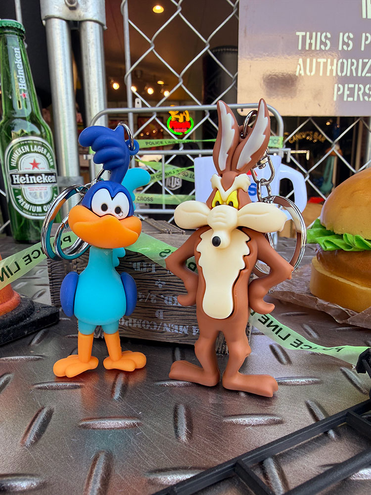 ロードランナー　＆　ワイリーコヨーテ　PVC フィギュア　キーホルダー　（2体セット） ■ アメリカン雑貨 アメリカ雑貨 |  | 04