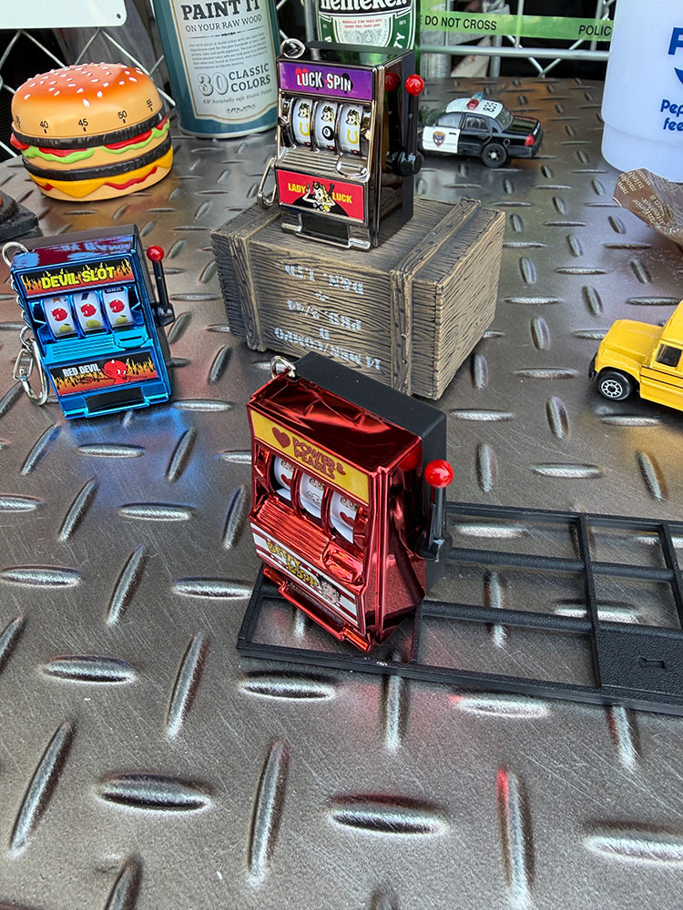 カジノ　スロットマシン　キーホルダー　（レッド/ベティ・ブープ） ■ アメリカン雑貨 アメリカ雑貨 |  | 01