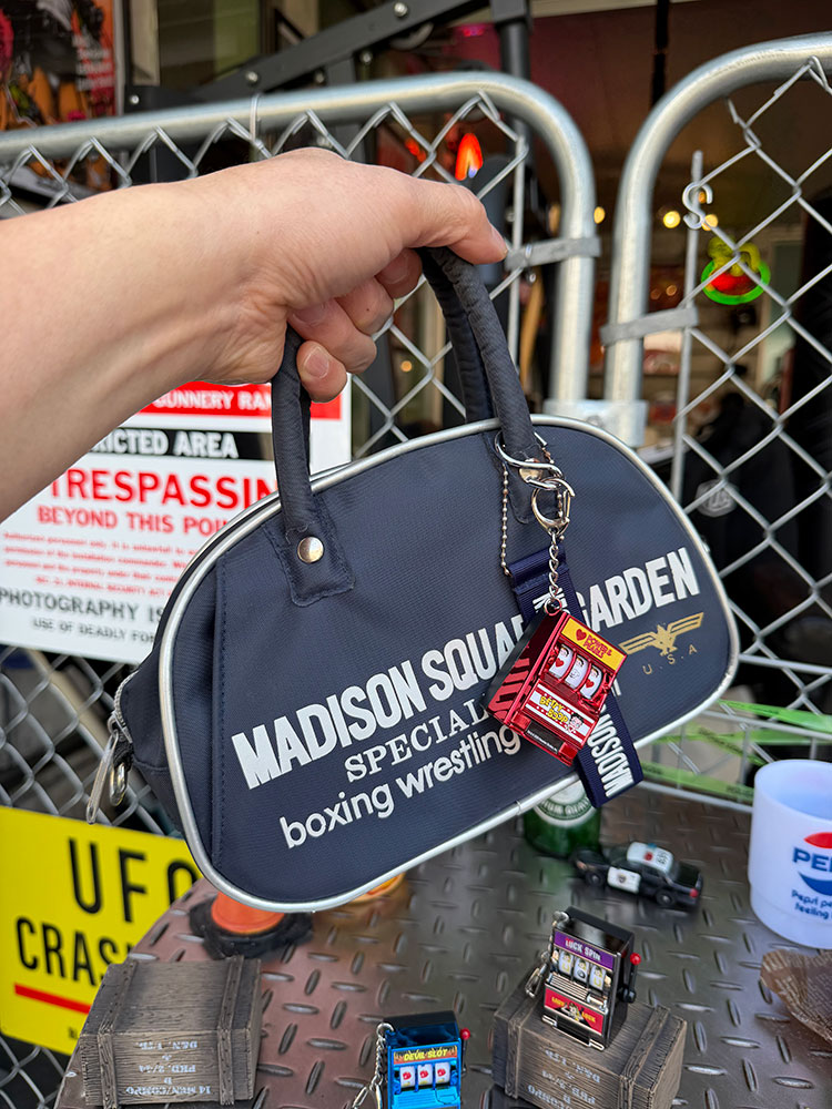 カジノ　スロットマシン　キーホルダー　（レッド/ベティ・ブープ） ■ アメリカン雑貨 アメリカ雑貨 |  | 02