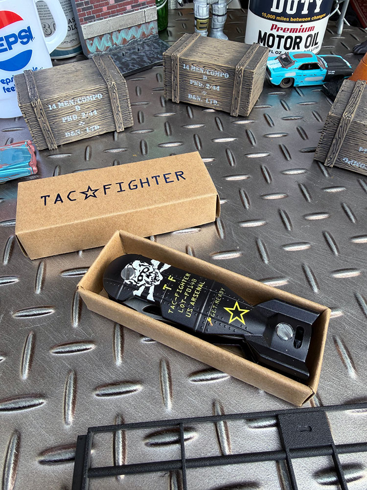 タックフォース　シャークボム　キーケース　（ブラック/ジョリーロジャース・スカル）　3本まで収納可能　栓抜き付き　タックファイター |  | 08