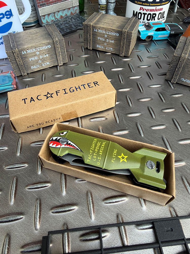 タックフォース　シャークボム　キーケース　（グリーン）　最大3本まで収納可能　栓抜き付き　タックファイター |  | 07