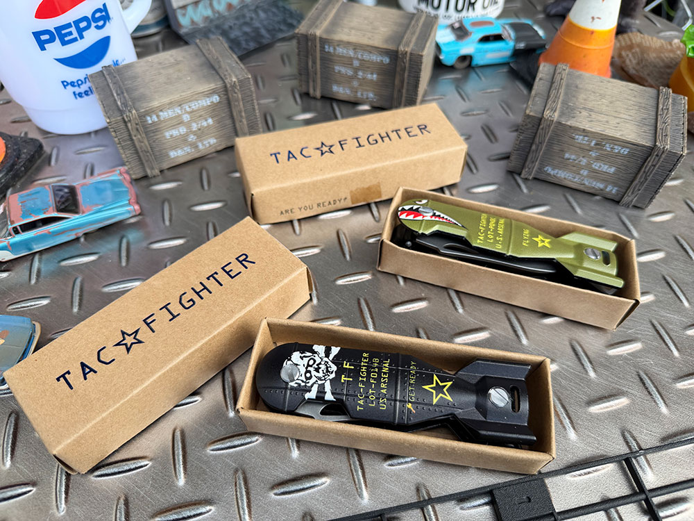 タックフォース　シャークボム　キーケース　（2本セット）　最大3本まで収納可能　栓抜き付き　タックファイター |  | 03