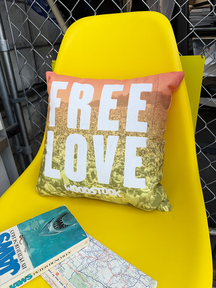ウッドストック　フリーラブ　クッション　公式グッズ ■ アメリカン雑貨 アメリカ雑貨 | 