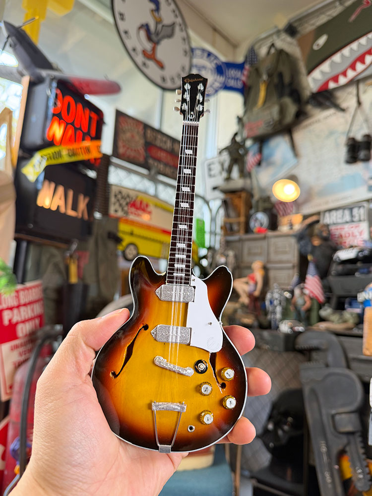 ビートルズ　ジョン・レノン　エピフォン　1965　カジノ　オフィシャルライセンス　ミニギター　レプリカ　1/4スケール　単品　公式グッズ |  | 01