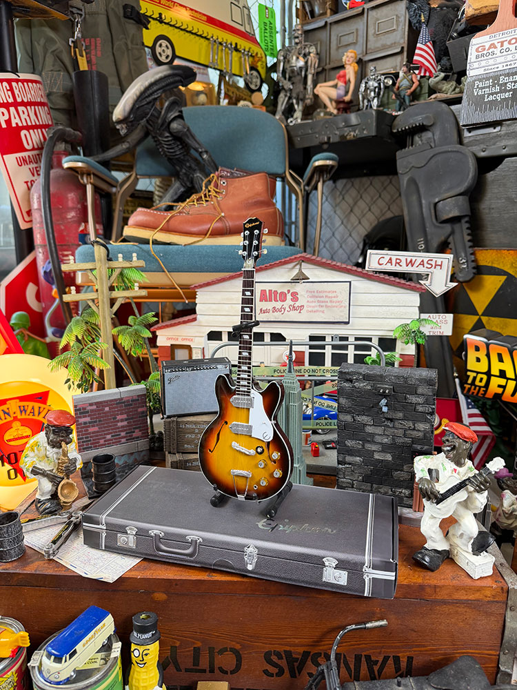 ビートルズ　ジョン・レノン　エピフォン　1965　カジノ　オフィシャルライセンス　ミニギター　レプリカ　1/4スケール　単品　公式グッズ |  | 07