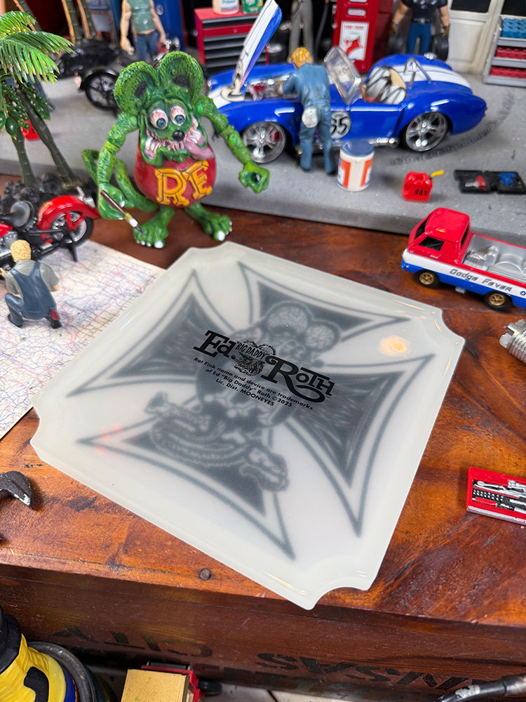 暗闇で光る！蓄光仕様　ラットフィンク　ラバートレイ　（アイアンクロス） ■ アメリカン雑貨 アメリカ雑貨 | RAT FINK | 09