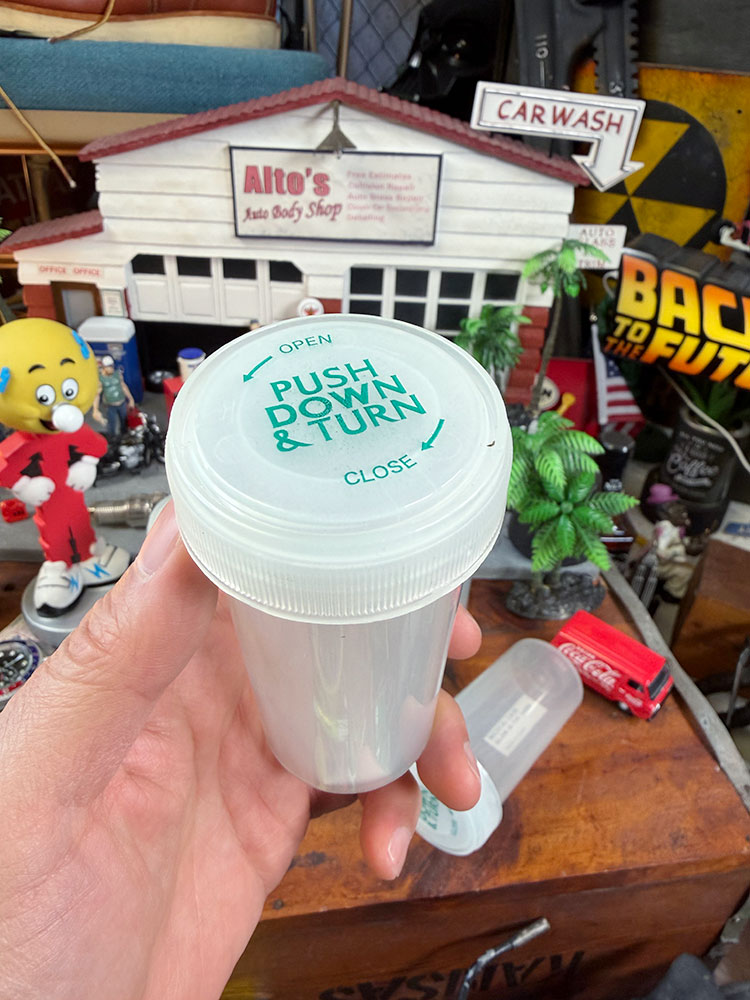 暗闇で光る！　蓄光仕様　アメリカのピルケース　グローインザダーク　（Lサイズ）　単品 ■ アメリカン雑貨 アメリカ雑貨 |  | 06